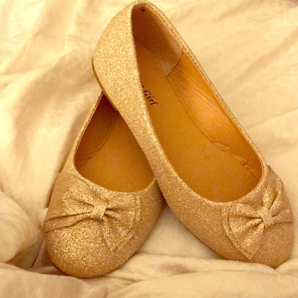 Child’s flat dress shoe